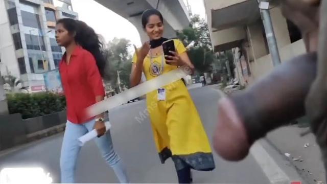 Guy Flash Cock – Infront Of College Girls Leak Online